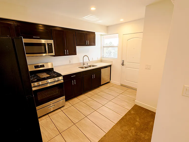 1264 W Adams Blvd #1 — Photo 8