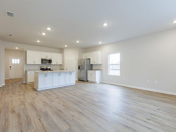 5th image of 112 Bedford Loop