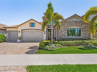 9348 Glenforest Dr, Naples, FL 34120