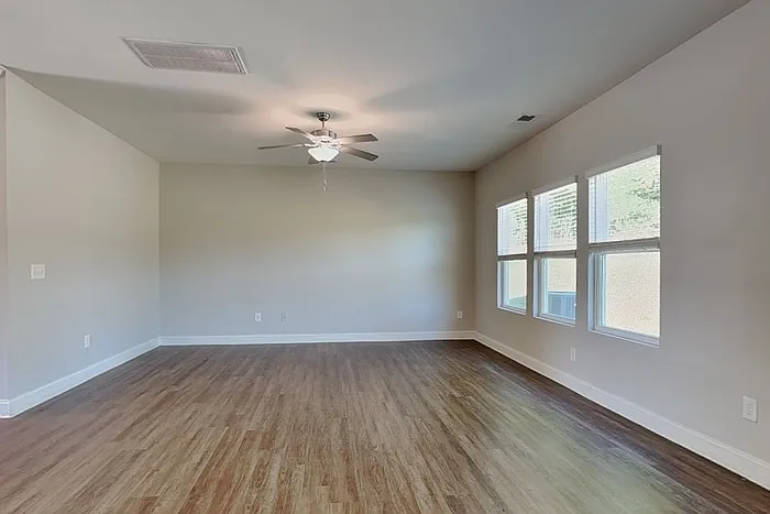 4 bed, 2.5 bath, 2273 sqft, $2,095 — Photo 3