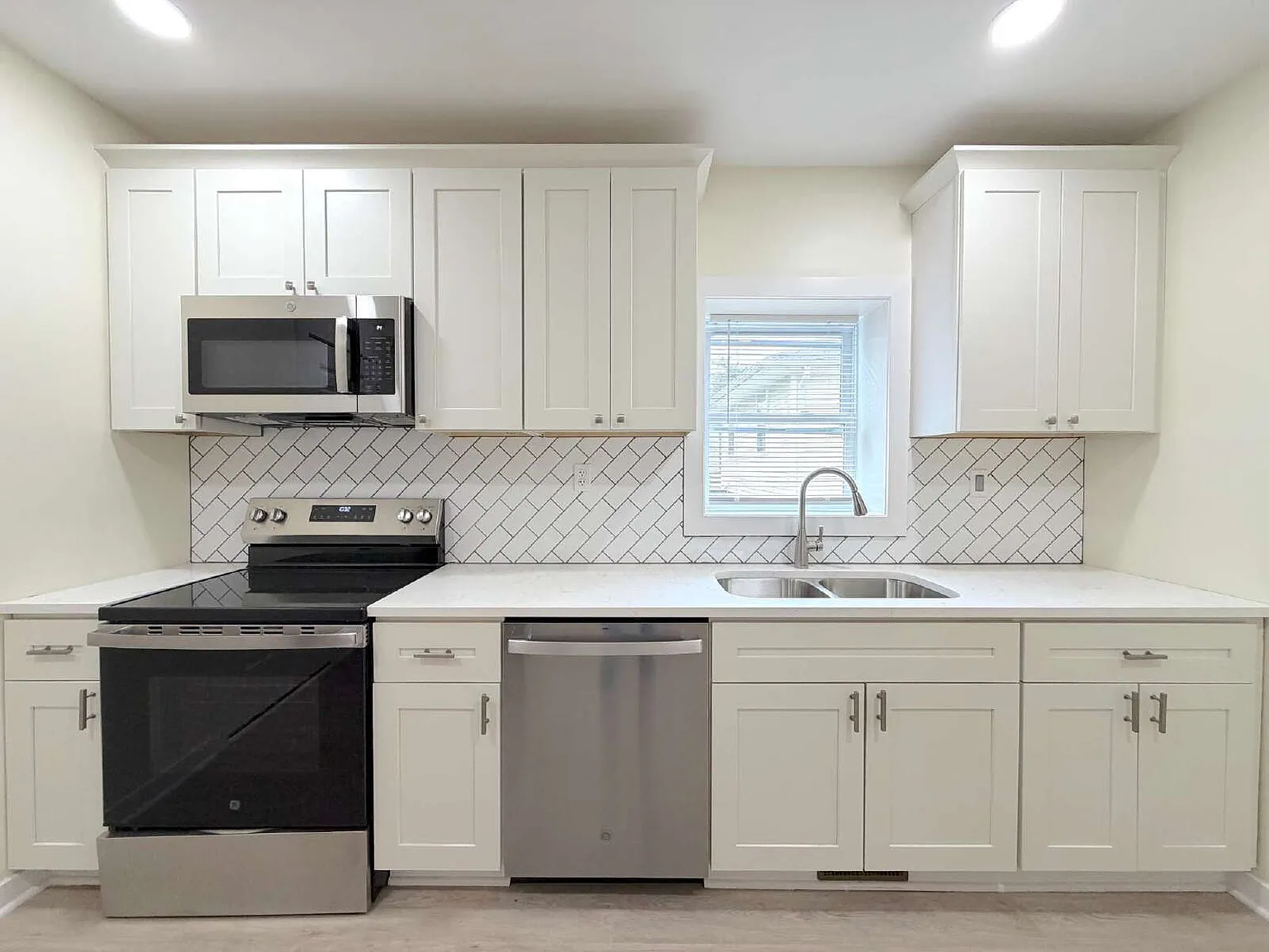2 bed, 1.0 bath, 600 sqft, $1,285 — Photo 1