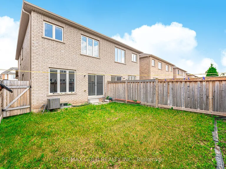67 Yardley Cres — Photo 44