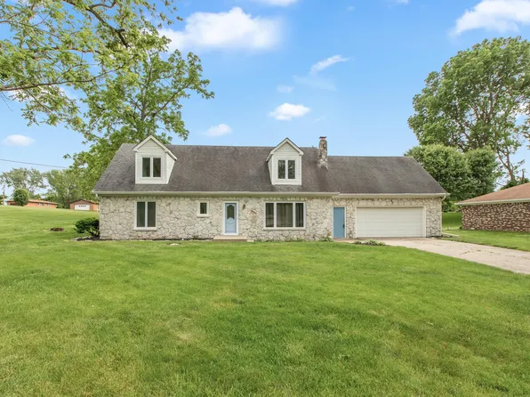 8465 Hilltop Ln, Martinsville, IN 46151