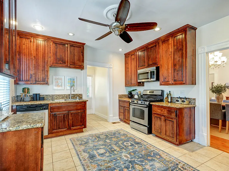 703 Manzanita Ave — Photo 12