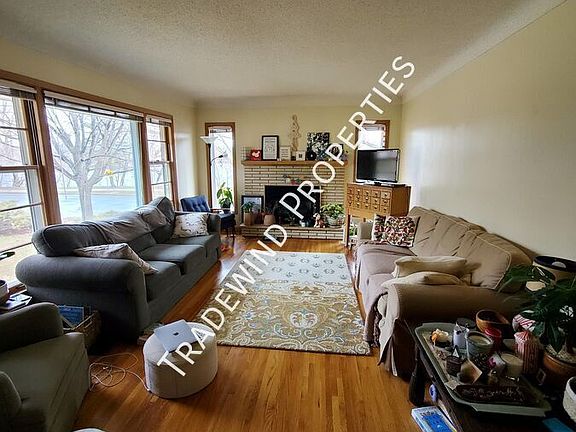 4th image of 2488 Chatsworth St N