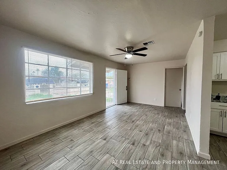 2233 E Wood St — Photo 17