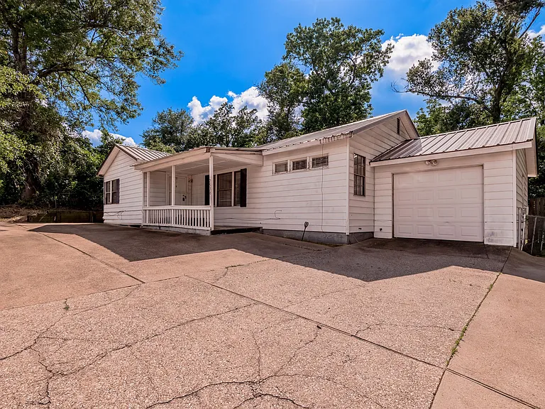 2538 Sycamore Ave — Photo 16