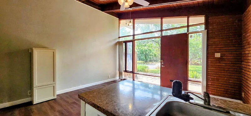 2 bed, 1.5 bath, 835 sqft, $1,195 — Photo 4