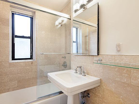 5th image of 60 E 9th St APT 618