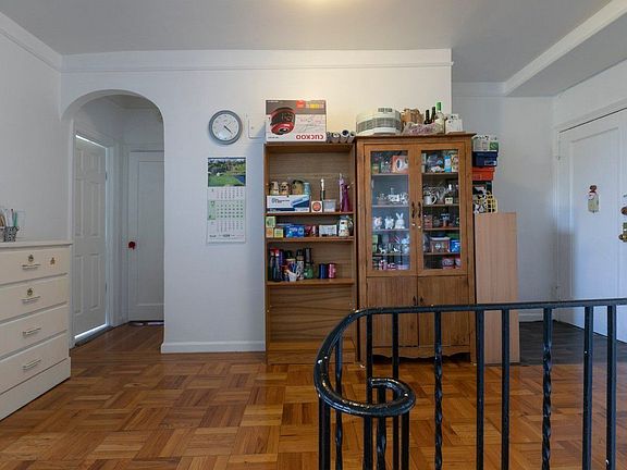 4th image of 4107 42nd St APT 4C
