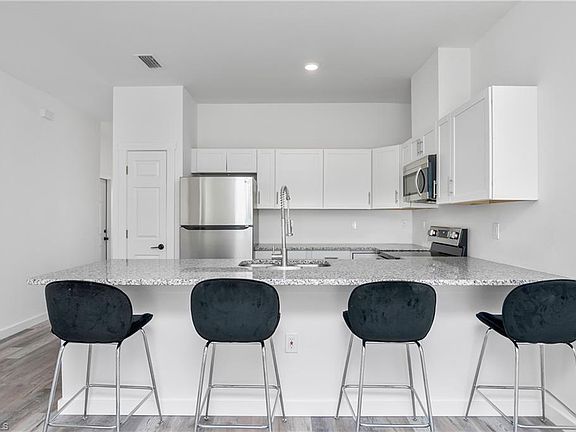 5th image of 5028/5030 LOCKE LN