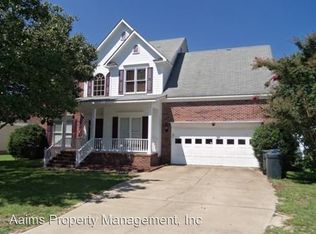 324 Larchmont Rd, Fayetteville, NC 28311