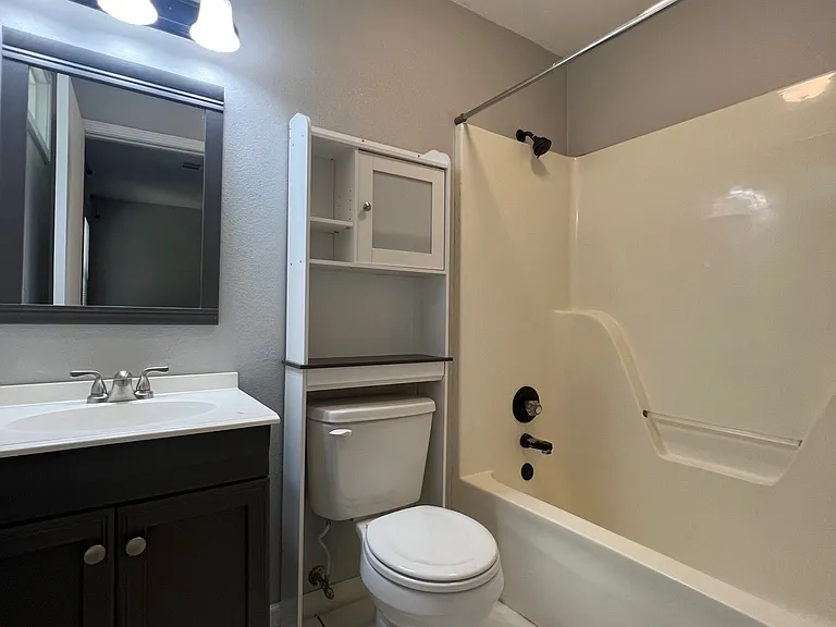 1011 Green Valley Dr — Photo 13