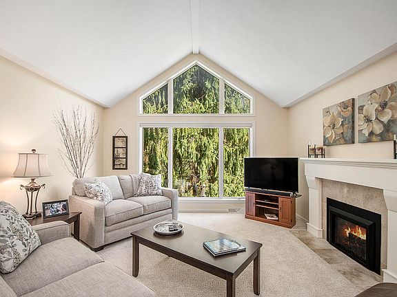 4th image of 2645 Wyndham Dr SE