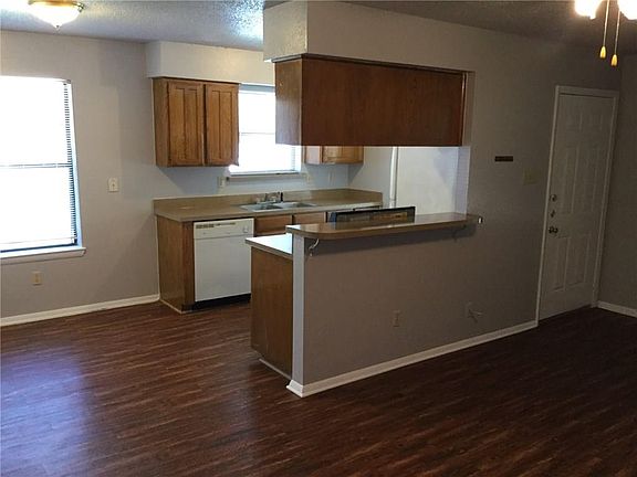 2nd image of 819 N Mesquite St APT B