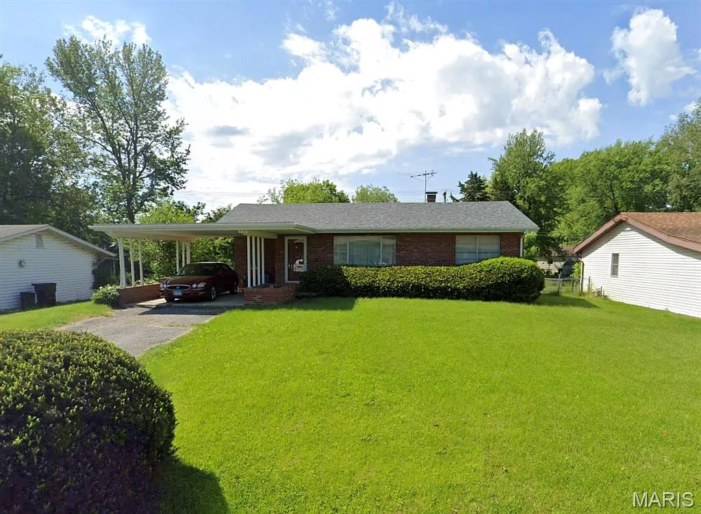 3 bed, 1.0 bath, 1044 sqft, $1,500 — Photo 1