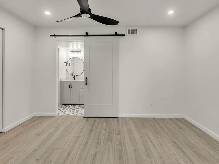 11560 N May Ave #207 — Photo 3