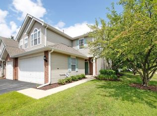 25 S Oakhurst Dr, Aurora, IL 60504