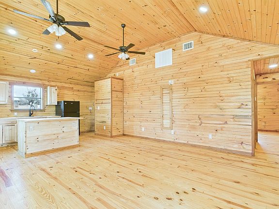 4th image of 133 Hill Country Cabin Ln