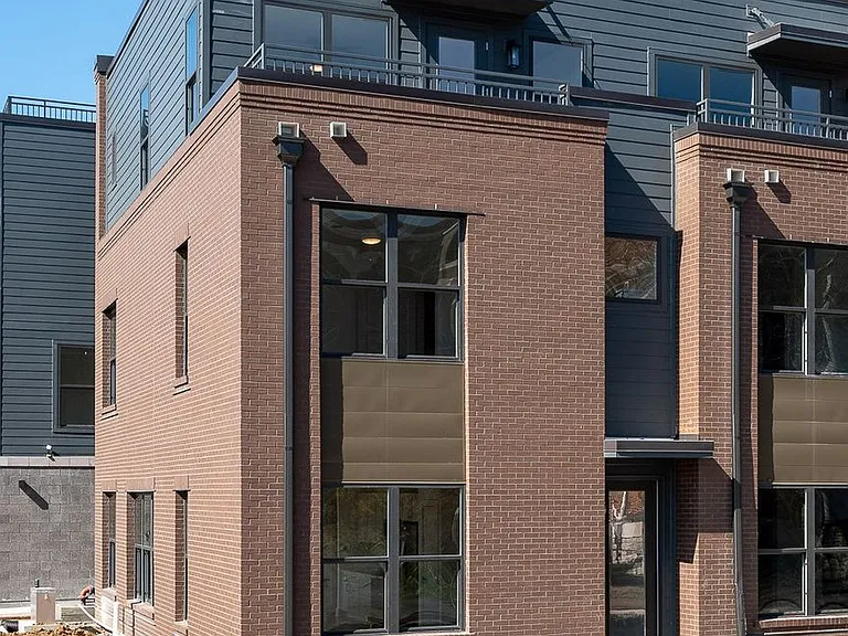 900 Meridian St — Photo 1