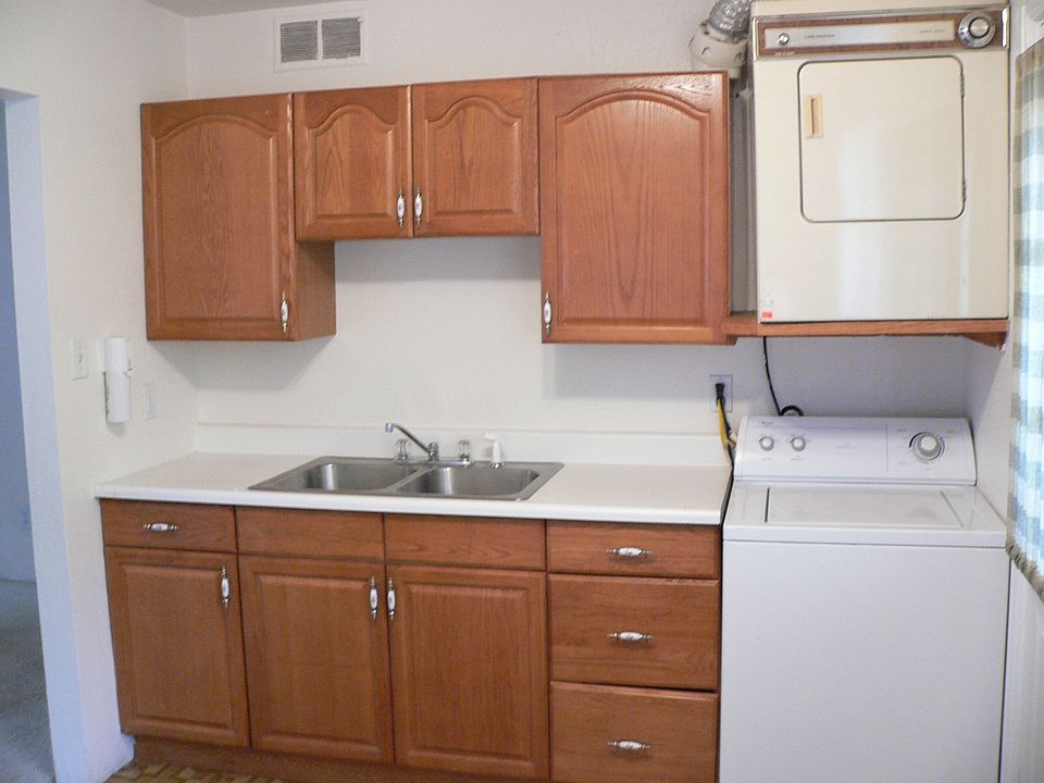 2nd image of 310 Washington Ave APT 1