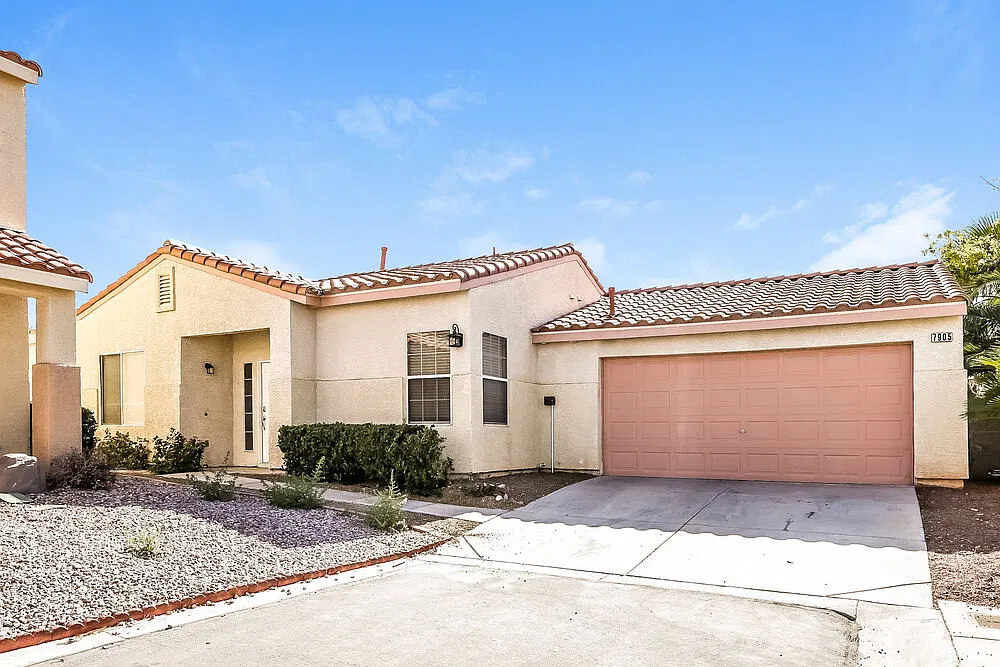 3 bed, 2.0 bath, 1416 sqft, $2,080 — Photo 1