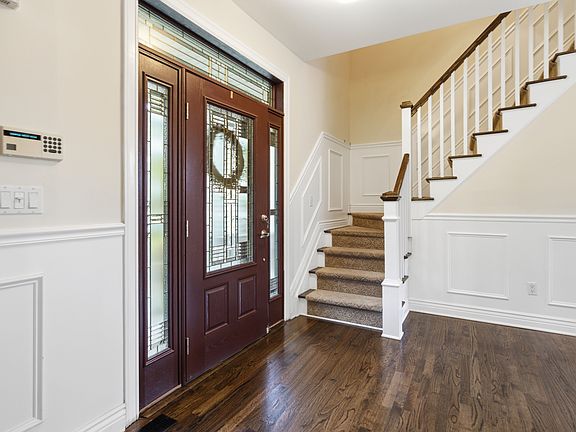 3rd image of 4 Wood Hollow Dr