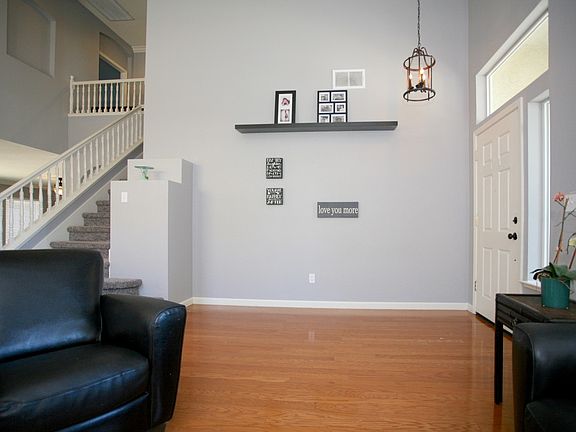 3rd image of 953 Embleton Ct