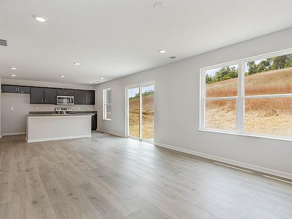 4th image of 145 Ashburn Way