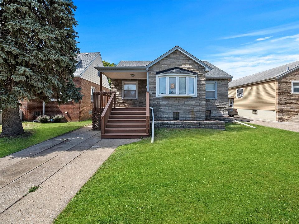 1st image of 664 Greenbay Ave