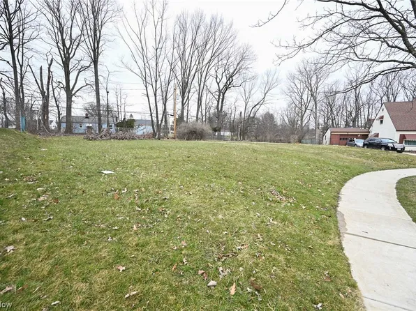 19809 Cherrywood Ln, Warrensville Heights, OH 44128