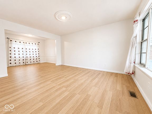 4th image of 5631 Somers Dr