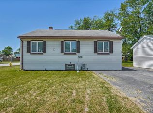 22 Idlebrook Dr, Cheektowaga, NY 14225