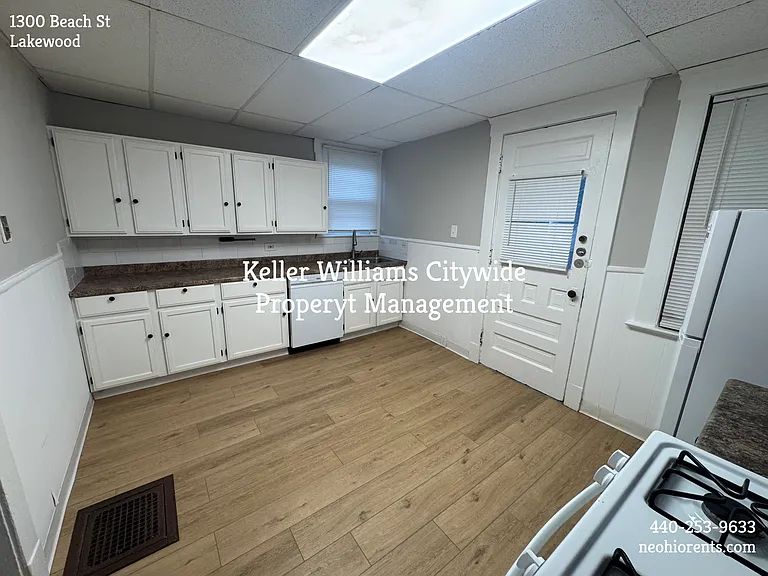 1300 Beach Avenue, Lakewood — Photo 9