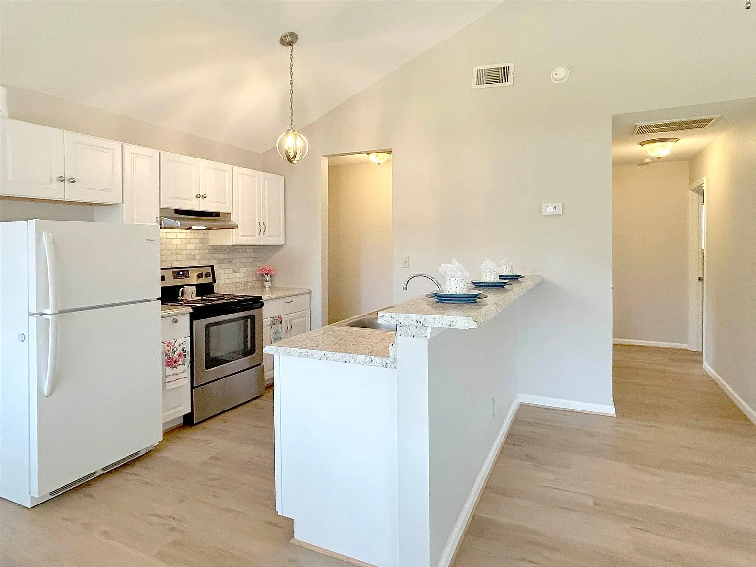 2 bed, 2.0 bath, 1016 sqft, $1,325 — Photo 4