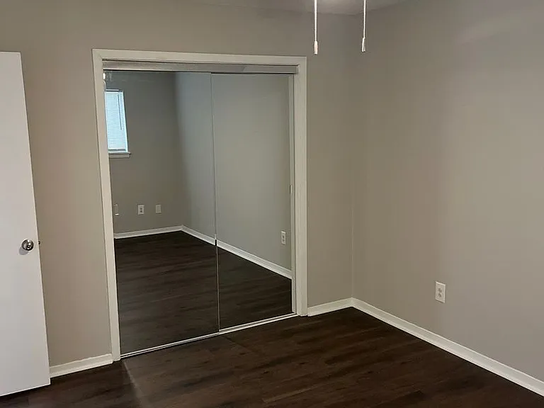 U of M Area - Southernwood Apartments — Photo 37