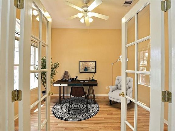 4th image of 209 Plumbago Dr