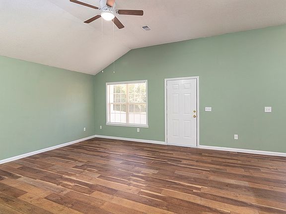 4th image of 611 Shiloh Dr