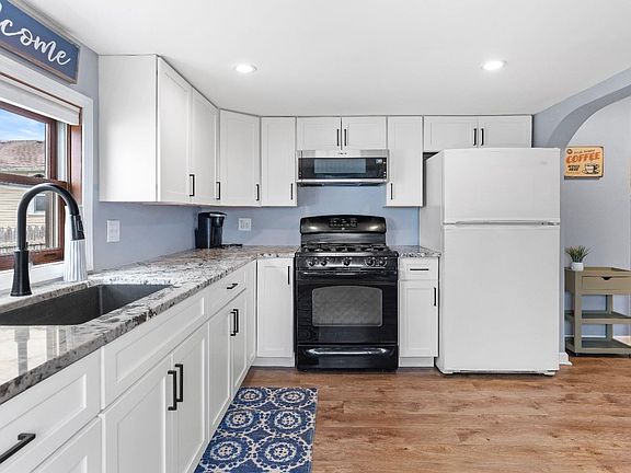 4th image of 13433 Lee St