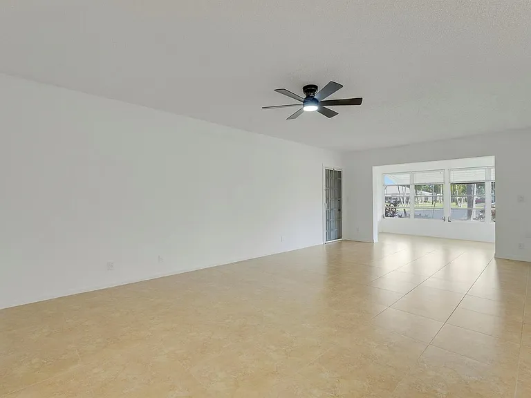 1142 Circle Ter W #C — Photo 7