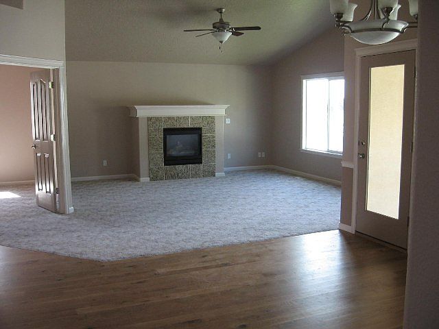 2nd image of 520 Thornwood