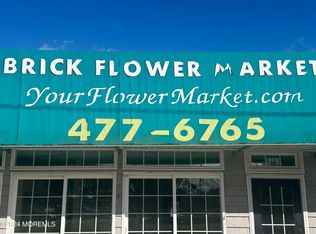 570 Mantoloking Rd, Brick, NJ 08723