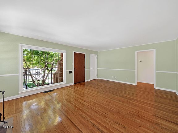 3rd image of 1367 Gordon Ave