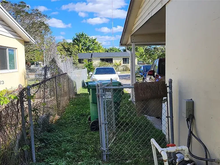 20120 NW 12th Ave — Photo 31