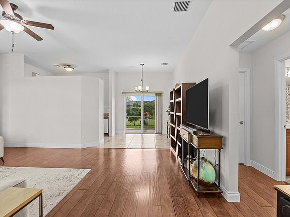 3rd image of 961 SW Consolata Avenue