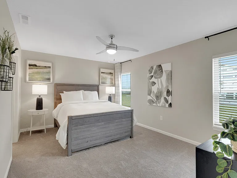 Main Bedroom with En-suite Bathroom and Large Closet