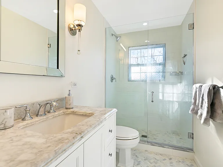 35 Tyrone Dr — Photo 16
