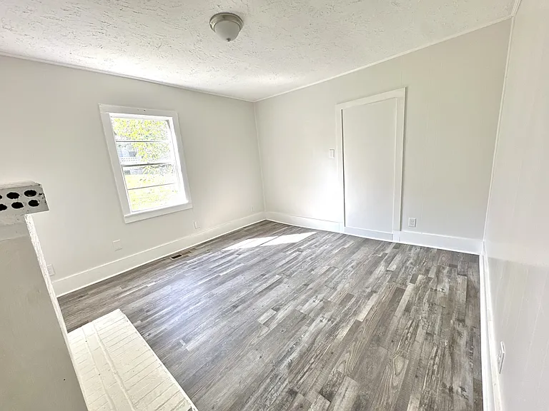 1254 Lewis St — Photo 5