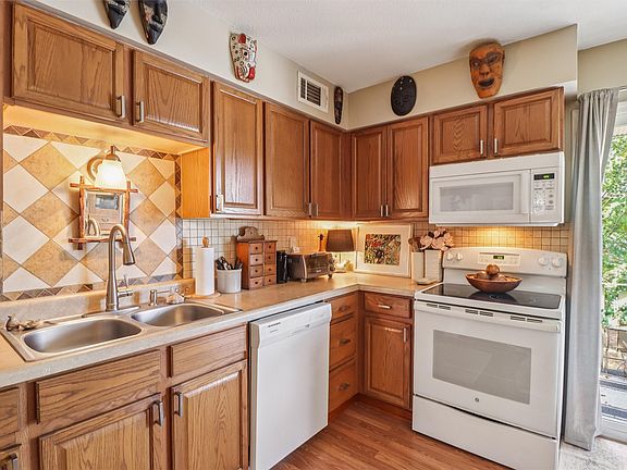 5th image of 4212 62nd St APT 5