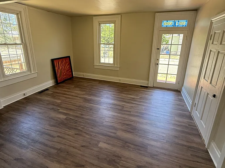 303 Pine St — Photo 3
